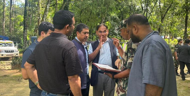 तीन पटकको प्रयासपछि अपर त्रिशूली ३ ‘ए’मा हेलिकप्टर अवतरण, क्षतिको स्थलगत मूल्यांकन सुरु