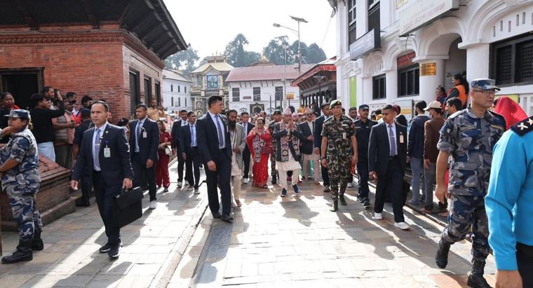 देश तथा जनताको कल्याणको कामना गर्दै राष्ट्रपतिले गरे पशुपतिमा पूजा