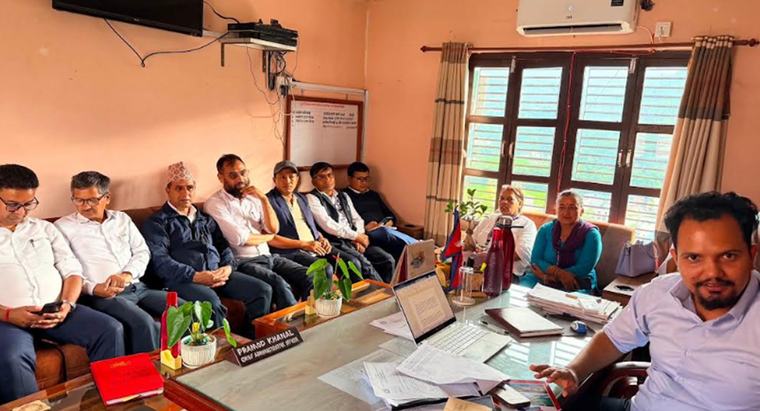 सन्धिखर्क नगरपालिकाका १६८ कर्मचारीले एक हप्ताको तलब बाढीपीडितका लागि सहयोग गर्ने