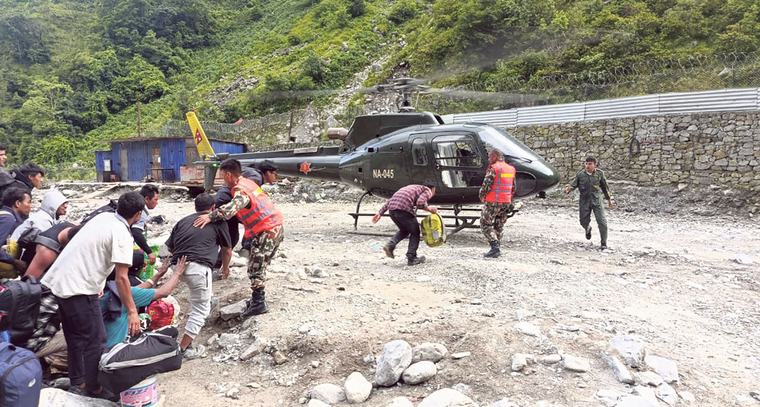 भोटेकोशी विपत्ति : हजारौं उद्धारको पर्खाइमा