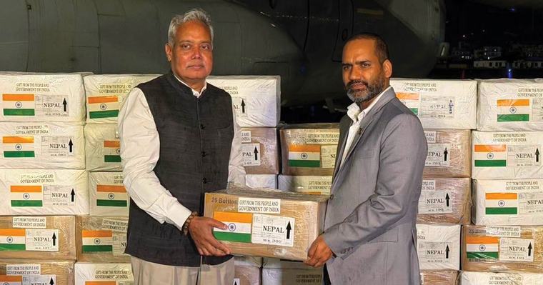 बाढीपीडितका लागि भारतले दियाे १० टन राहत सामग्री