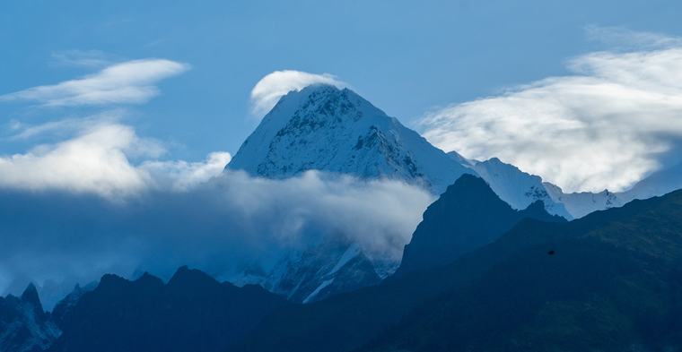 मनसुन रेखा: पश्चिमतर्फ सरदर स्थानभन्दा उत्तर र पूर्वतिर सरदर स्थान आसपास