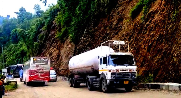 भोटेकोशी बाढीपछि बन्द रहेको पृथ्वी राजमार्ग सञ्चालनमा