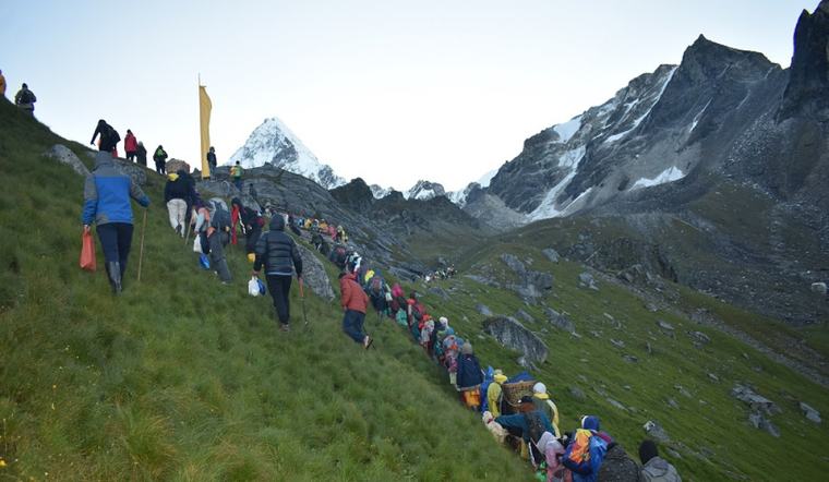 जनैपूर्णिमामा अन्नपूर्णको फेँदीमा रहेको खयरभारानीमा भक्तजनको भीड