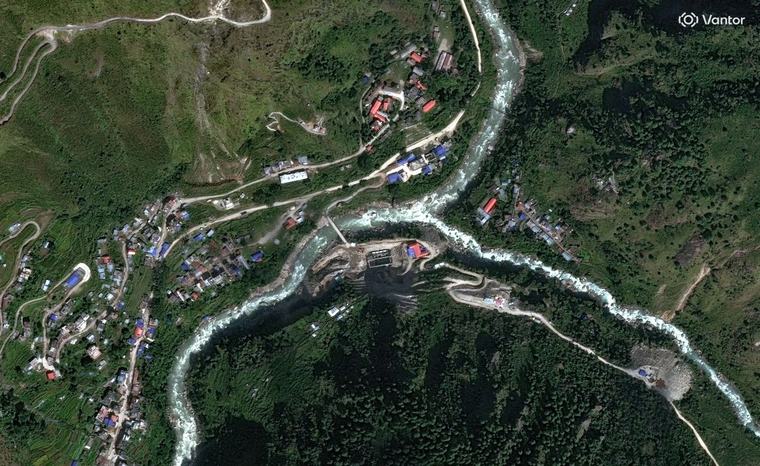 Satellite images show bedrock and glacier collapsed on Nepal-China border, then rivers flooded