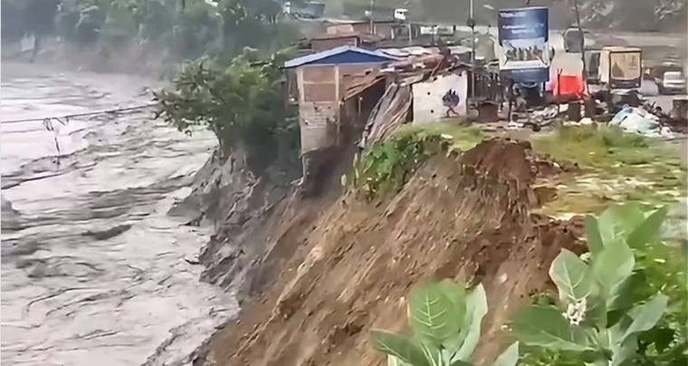 आज बिहान भोटेकोसीमा आएको बाढीले गल्छीका ४ घरमा क्षति