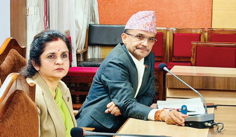 ठुला गोदाम अनुगमन गर्न निर्देशन