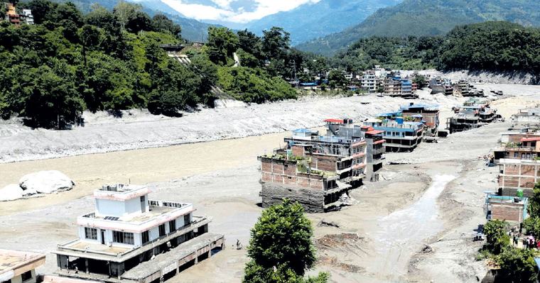 बाढीपीडितको लागि वैदेशिक रोजगार व्यवसायी संघको १ करोड ५० लाख सहयोग