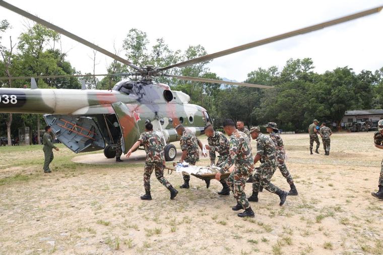 रसुवा बाढीमा परी घाइते भएका १३ जनाको उपचार काठमाडौं हुँदै