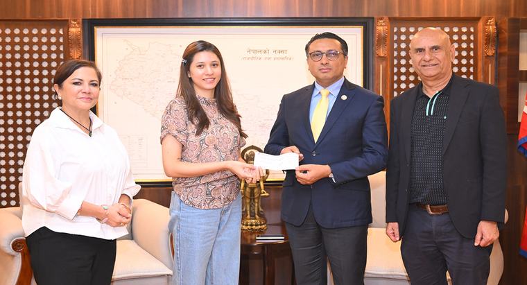 बाढीपीडितका लागि कन्टिनेन्टल ट्रेडिङ इन्टरप्राइजेज प्रालिको २५ लाख सहयोग