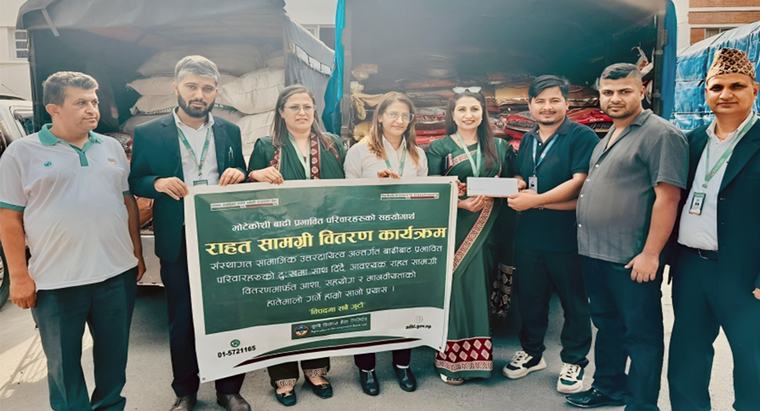 कृषि विकास बैंकद्वारा १० लाख रुपैयाँ बराबरको खाद्य सामग्री हस्तान्तरण