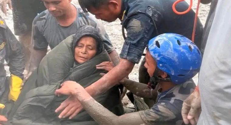 बेत्रावतीबाट उद्धार गरिएकी महिलालाई उपचारका लागि काठमाडौं ल्याइयो