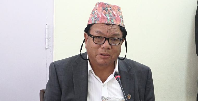 शव जमिनमुनि राख्ने निर्णयको विरोध भएपछि मन्त्री पुन भन्छन्: ‘सरकारको पनि अलिअलि बुद्धि छ नि’
