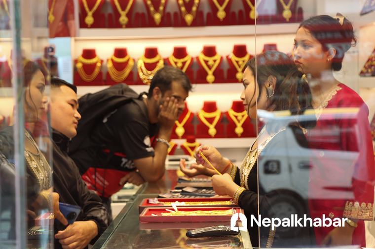 हिजो तोलामा ९ हजार ५ सय घटेको सुनको भाउ आज थप घट्यो