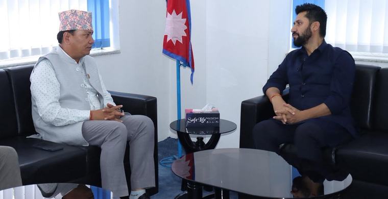 संघीय र स्थानीय सरकारबिच समन्वयकारी भूमिका खेल्न मुख्यमन्त्री थापालाई लामिछानेको आग्रह