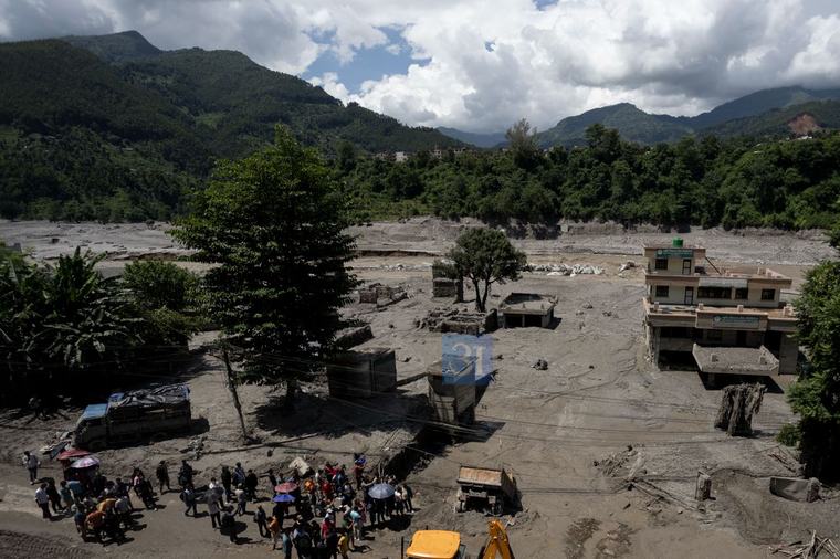 रसुवाको बाढी प्रभावित क्षेत्रमा संघीय सरकारको उपस्थिति ‘आकाशमा र सामाजिक सञ्जालमा’ : गाउँपालिका अध्यक्ष
