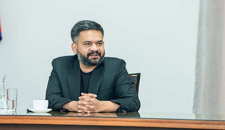 प्रधानमन्त्री शाहद्वारा एमएमए फाइटर रवीन्द्र ढाँटलाई बधाई