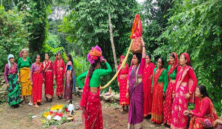 गौरा पर्वको मुख्य दिन अठेवाली, गौराखलामा गुञ्जिँदैछन् फाग र धमारी