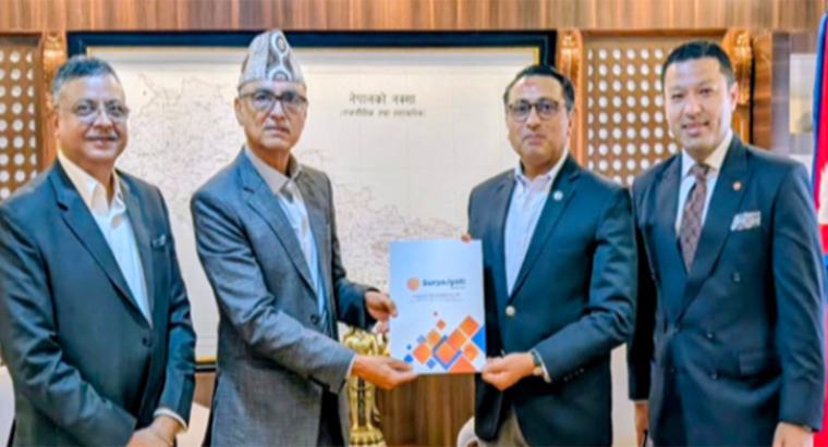 सूर्यज्योति लाइफद्वारा बाढी प्रभावितका लागि १ करोड सहयोग हस्तान्तरण