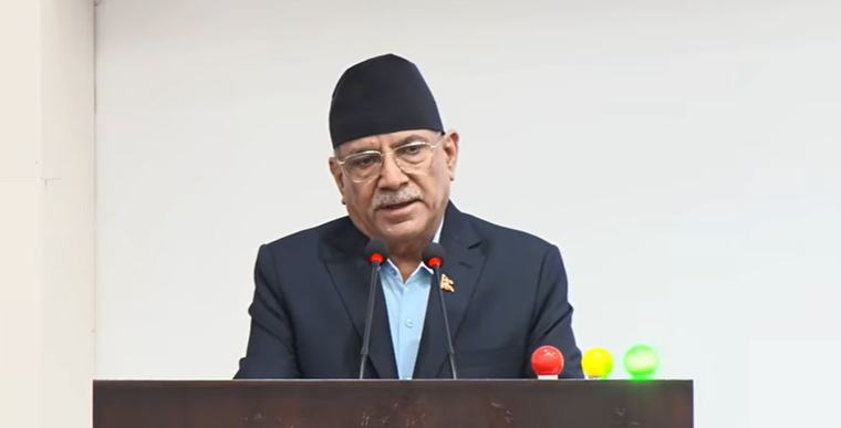 बालेनलाई प्रचण्डको प्रश्न- कसैको अनुहार हेर्नुनपर्ने यो के तरिका हो?