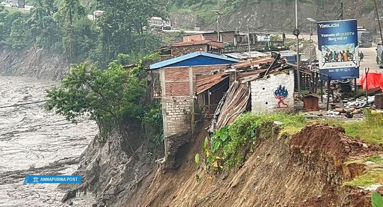 त्रिशूलीमा बाढी : धादिङमा आज बिहान ४ घर बगायो