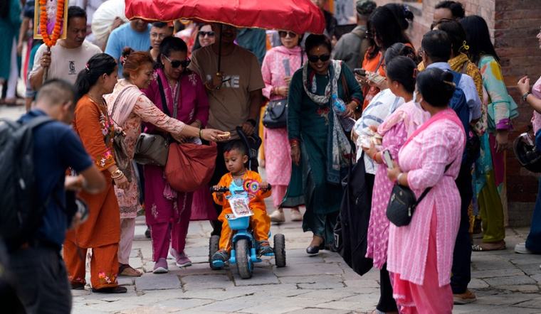 गाईजात्रामा झाँकीसहित नगर परिक्रमा (फोटो फिचर)