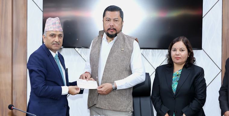 राहत कोषमा ऊर्जा क्षेत्र सम्बद्ध निकायले दिए थप २ करोड २० लाख सहयोग