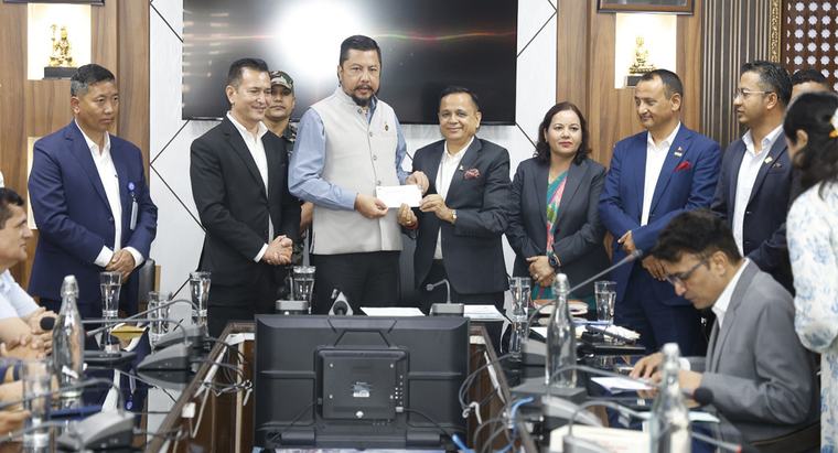 बाढीपीडितका लागि बिजी ग्रुपको १ करोड बढी सहयोग