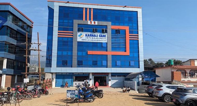 बाढीपीडितलाई कर्णाली केयर अस्पतालको ५ लाख ५५ हजार सहयोग