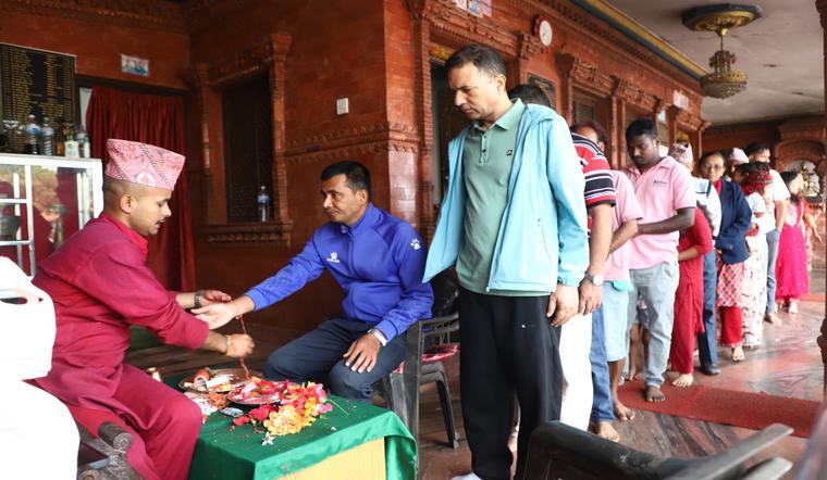 जनैपूर्णिमाको अवसरमा निशान मन्दिरमा धर्मावलम्बीहरूको घुइँचो