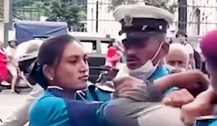 महिला प्रहरीमाथि हातपात गर्ने युवक नियन्त्रणमा